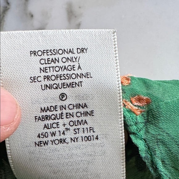 Alice + Olivia Eloise Green Floral Silk Burnout Roll Cuff Blouse Women’s Small - Picture 14 of 14